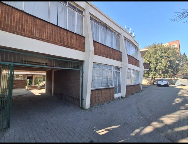 1 BEDROOM FLAT FOR SALE IN VEREENIGING CENTRAL